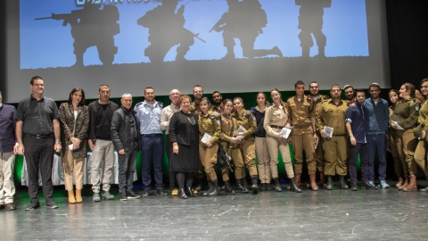 מצדיעים לקצינים - קהילה במעלה נט
