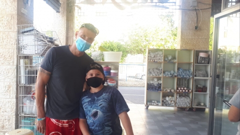 המסר הובן: תושבים עם מסכות - חדשות  במעלה נט