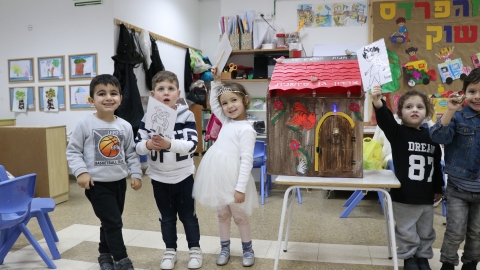 שמרטפיות לילדי העובדים החיוניים - חינוך במעלה נט