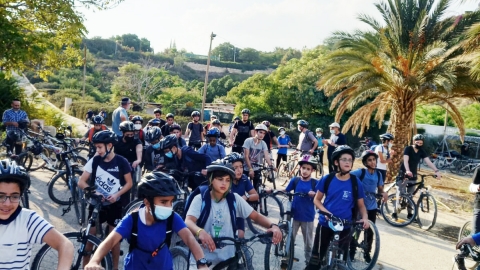סובב מעלה אדומים באופניים - חינוך במעלה נט