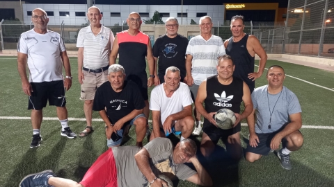 קבוצת הכדורגל הראשונה בעולם לבני 60 + - קהילה במעלה נט