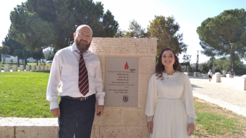 בדרך לחופה עוברים במקום הפיגוע של שיר - חדשות  במעלה נט