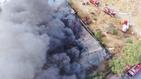 חנויות נסגרו ופונו במישור אדומים בשל זהום האוויר מהשריפה - חדשות  במעלה נט