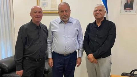כשריאל וליברמן נפגשו בנושא פרויקטים למעלה אדומים - חדשות  במעלה נט