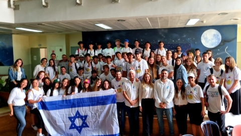 משלחת הנוער ממיאמי  מבקרת במעלה אדומים - חינוך במעלה נט