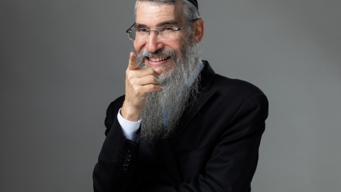 אברהם פריד מגיע לעיר - חדשות  במעלה נט