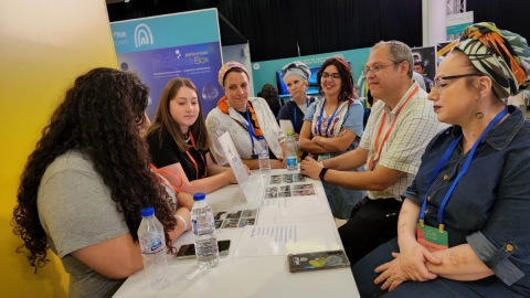 תלמידות ״אמי"ת אורי״ בביאנלה - חינוך במעלה נט