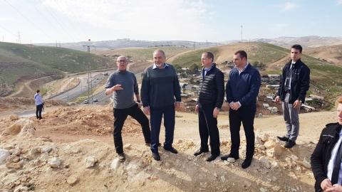 זווית אישית /  אויבים מבית - חדשות  במעלה נט