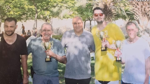 גם כשהיה עם מכונת חמצן חיצונית שהחליפה את ריאותיו הוא לא הפסיק עם העשייה • חברי מספרים על חזי בר איל - קהילה במעלה נט