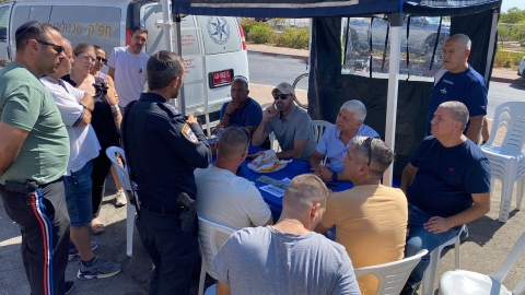 הנעדר, זריקות האבנים בכיכר עזריה והסגר על העיר - חדשות  במעלה נט