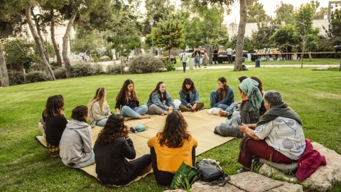הסטודנטים שתופסים  אתנחתא  ממרוץ החיים - חינוך במעלה נט
