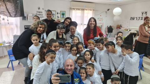 בדרך לירח עוצרים במעלה אדומים - חינוך במעלה נט