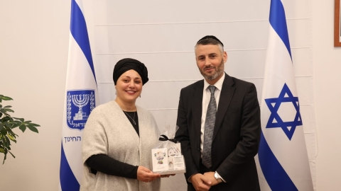 החליפה את השר - קהילה במעלה נט