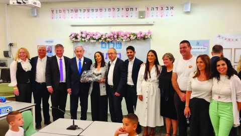 נתניהו לתלמידי בית הספר אלמוג: "אתם העתיד" - חינוך במעלה נט