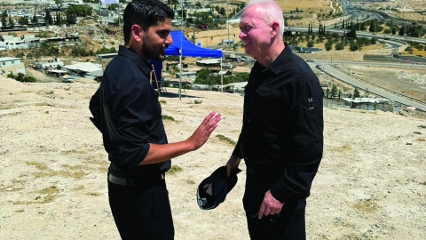 גלנט במעלה אדומים: משרד הביטחון  יתן פתרונות לצרכים של העיר - חדשות  במעלה נט