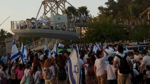 תושבי מעלה אדומים צועדים וזוכרים את הנופלים - חדשות  במעלה נט