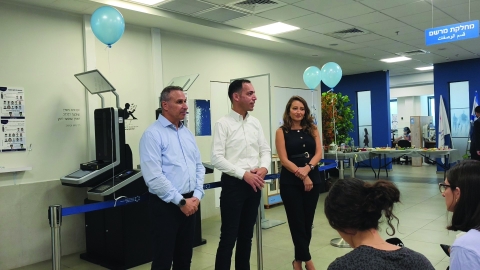 שירות מהיר במעלה אדומים: עמדות שירות עצמי לדרכונים ותעודות זהות ביומטריים - חדשות  במעלה נט