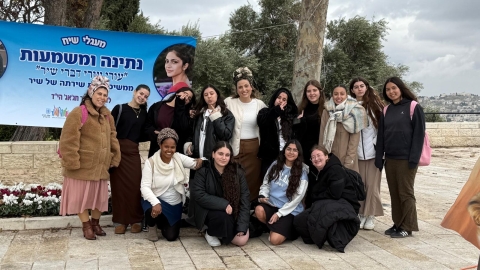 בעקבות האור של שיר - חדשות  במעלה נט