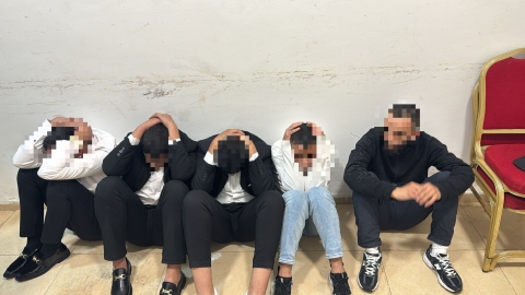 רוקדים עם סכנה: פשיטה על חתונה בכפר   אלעיזריה חשפה כלי נשק וקטין אוחז באקדח - חדשות  במעלה נט