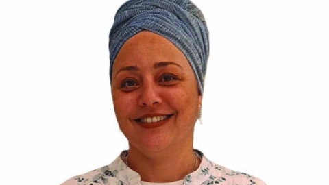 המסע של ליזי מנסורי מהתהום אל קדמת הבמה: כבר לא שקופה - קהילה במעלה נט